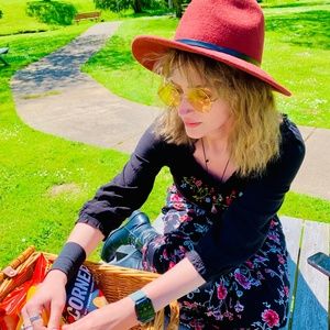 Meet your Posher, Tesah